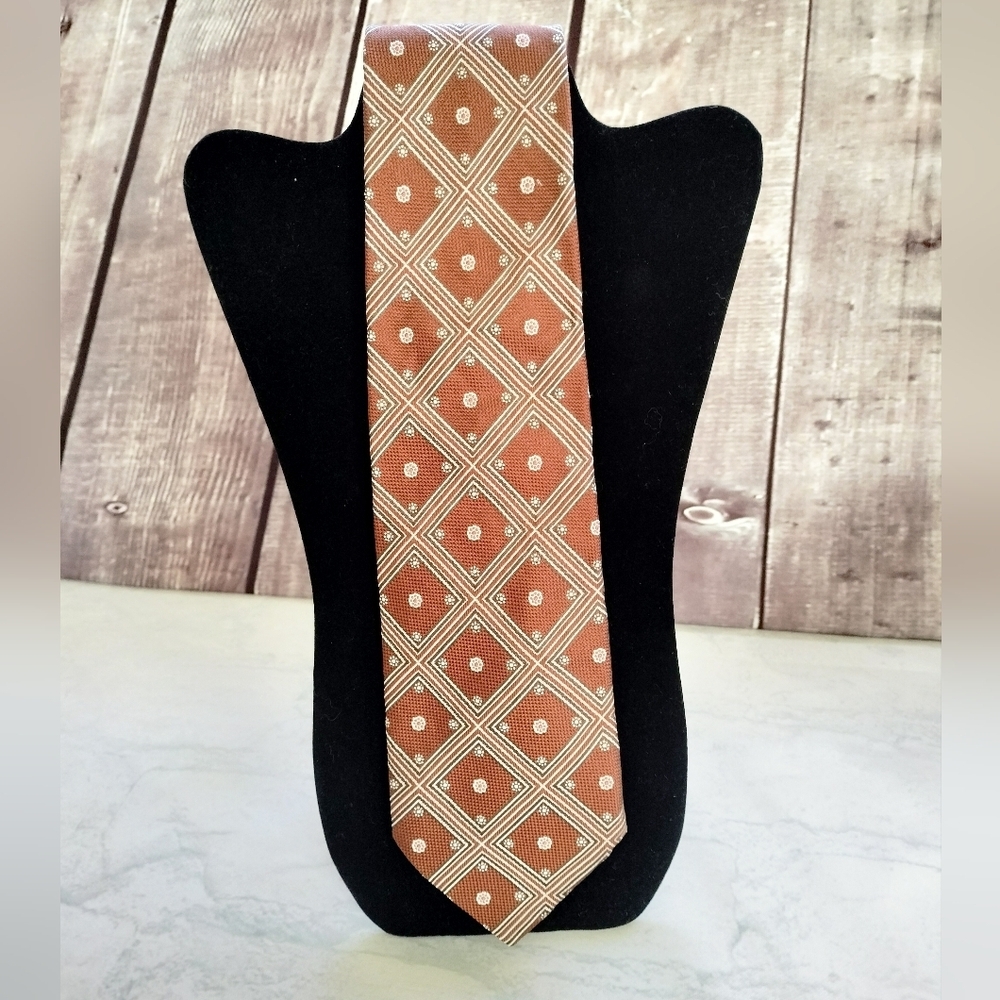 Jos A Bank Tie Necktie Brown Geometric Pattern Made in Italy Silk Tag